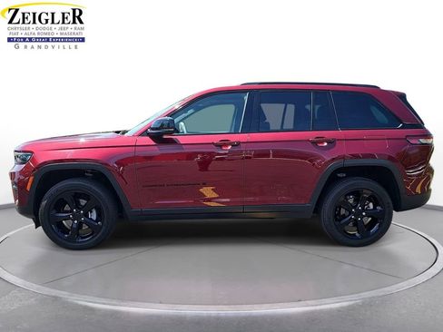 Certified 2023 Jeep Grand Cherokee Altitude AWD/4WD image 8
