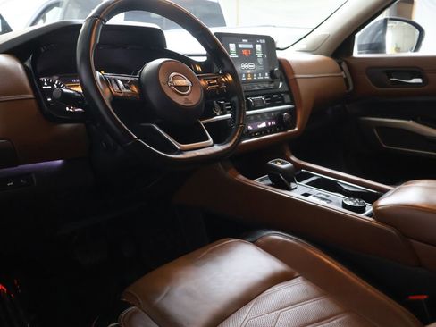 Used 2022 Nissan Pathfinder Platinum image 19