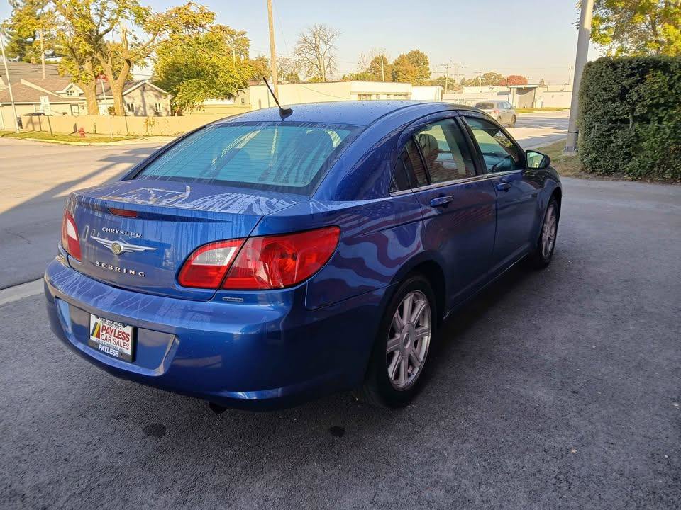 Used 2009 Chrysler Sebring Touring FWD image 4