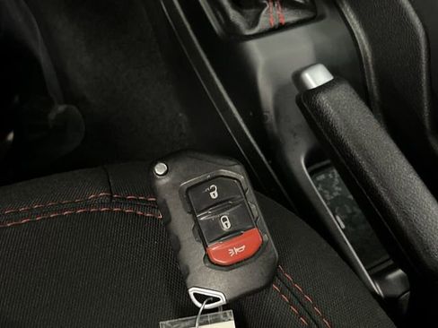 Used 2021 Jeep Wrangler Unlimited Rubicon image 25