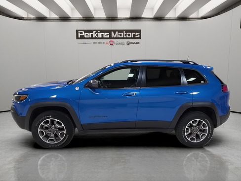 Used 2021 Jeep Cherokee Trailhawk w/ Technology Group AWD/4WD image 2