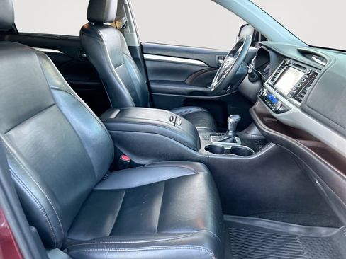 Used 2019 Toyota Highlander XLE AWD/4WD image 30