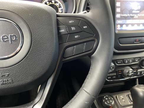 Used 2022 Jeep Cherokee Trailhawk image 20