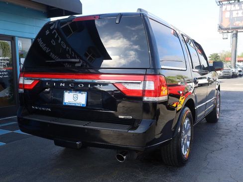 Used 2016 Lincoln Navigator Select image 4