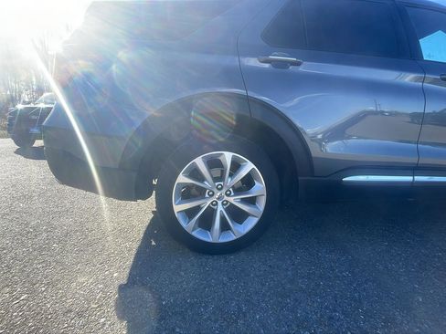 Used 2023 Ford Explorer Platinum w/ Class IV Trailer Tow Package image 23