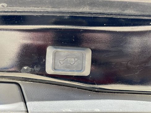 Used 2022 Toyota RAV4 XLE Premium image 28