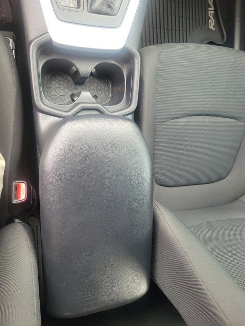 Used 2021 Toyota RAV4 LE FWD image 21