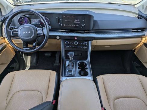 Used 2024 Kia Carnival LX FWD image 16