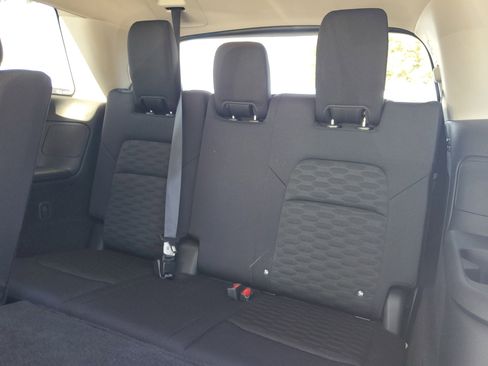 Used 2024 Nissan Pathfinder SV image 11