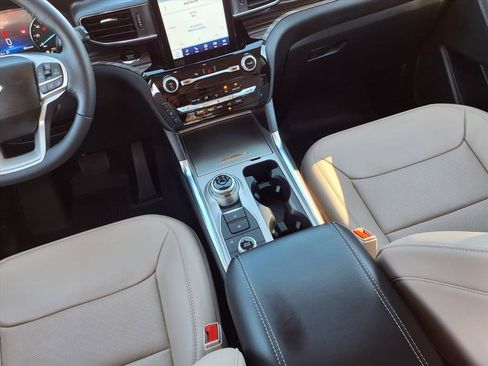 Used 2023 Ford Explorer Limited w/ Limited Technology Package image 10