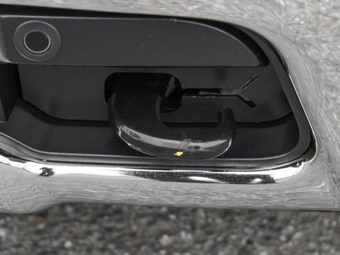 Used 2021 Nissan Titan SV w/ SV Convenience Package image 46