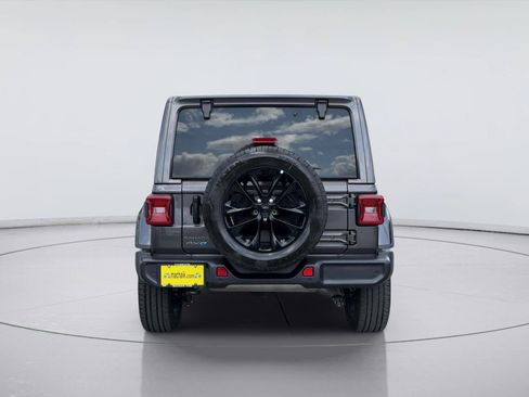 Used 2025 Jeep Wrangler Unlimited Sahara w/ Safety Group AWD/4WD image 4