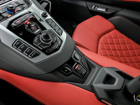 Used 2018 Lamborghini Aventador S image 43