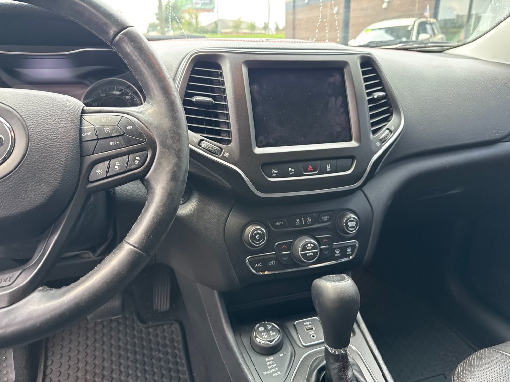 Used 2019 Jeep Cherokee Trailhawk AWD/4WD image 13