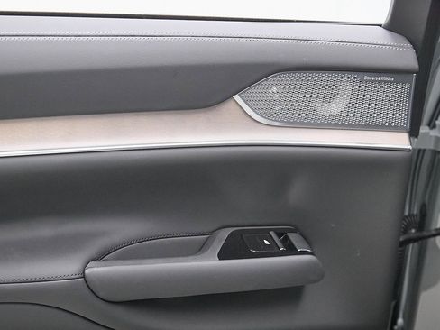 Certified 2025 Volvo EX90 Ultra image 24