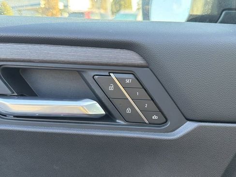 Used 2025 GMC Acadia Denali image 27