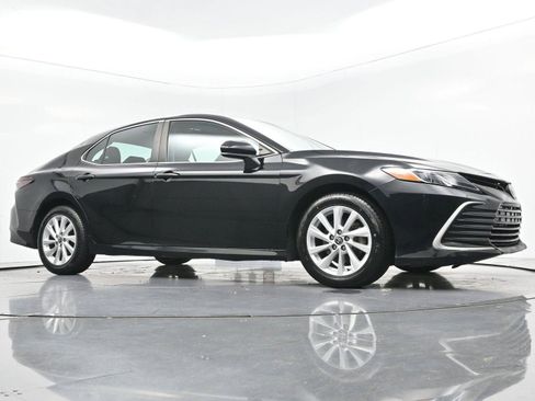 Used 2022 Toyota Camry LE FWD image 40