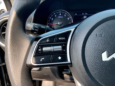 Used 2022 Kia Forte LXS FWD image 23