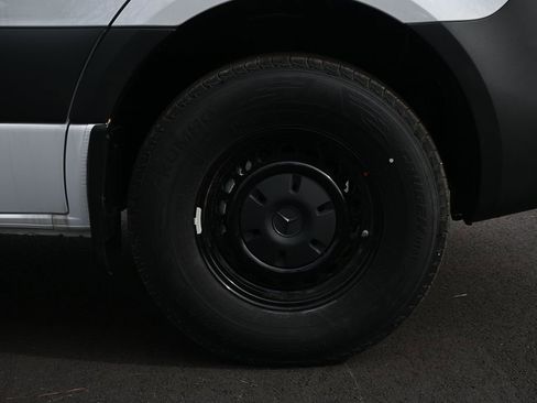 Used 2025 Mercedes-Benz Sprinter 2500 image 31