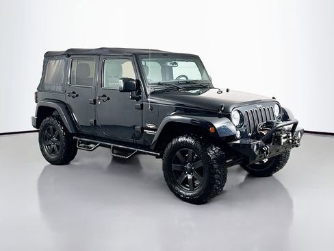 Used 2015 Jeep Wrangler Unlimited Sahara image 2