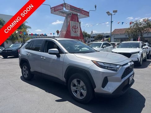 Used 2022 Toyota RAV4 XLE AWD/4WD image 2