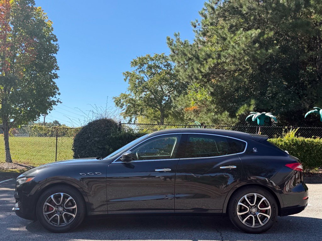 Used 2017 Maserati Levante w/ Luxury Package AWD/4WD image 2