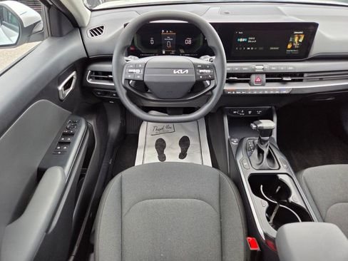 Used 2025 Kia K4 LX image 19