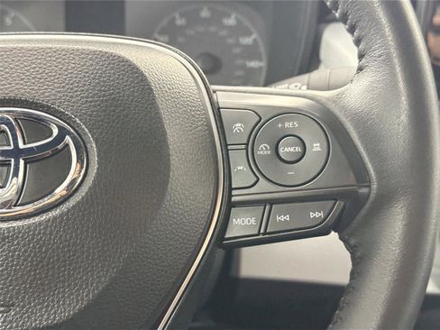 Certified 2025 Toyota Corolla SE image 18