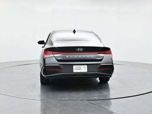 Used 2025 Hyundai Elantra Limited FWD image 8