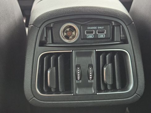 Used 2018 Maserati Levante AWD/4WD image 31