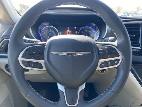 Used 2024 Chrysler Pacifica Touring-L image 26