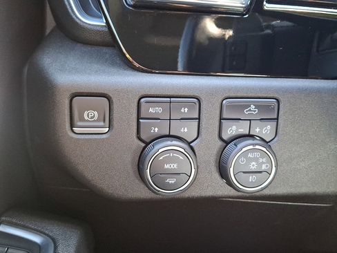 Used 2023 Chevrolet Silverado 1500 RST w/ Z71 Off-Road Package image 23