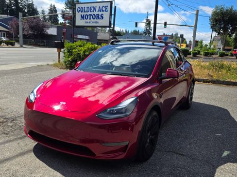 Used 2025 Tesla Model Y Long Range AWD/4WD image 1