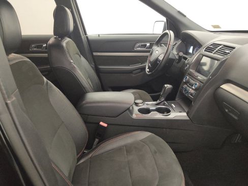 Used 2018 Ford Explorer XLT w/ Equipment Group 202A image 21