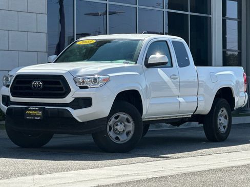 Used 2023 Toyota Tacoma SR image 8