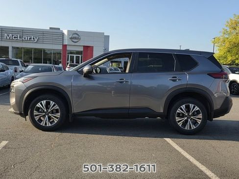 Used 2023 Nissan Rogue SV FWD image 2
