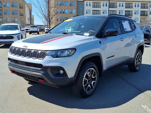 Used 2024 Jeep Compass Trailhawk image 33