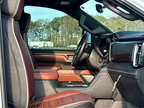 Used 2024 GMC Sierra 2500 Denali Ultimate image 8