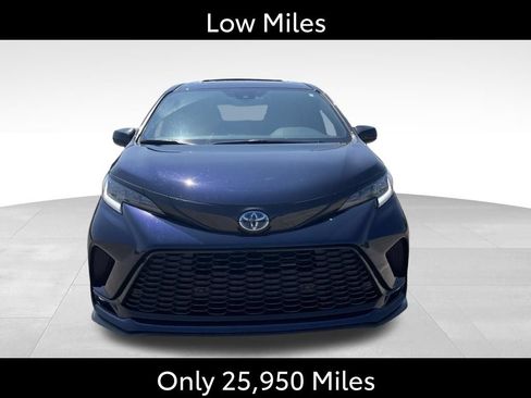 Used 2025 Toyota Sienna XSE FWD image 2