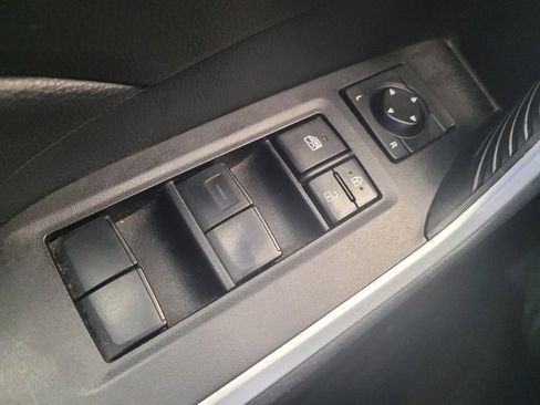 Used 2021 Toyota RAV4 LE image 27