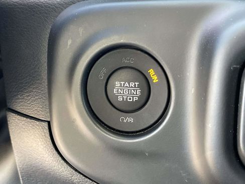 Used 2023 Jeep Gladiator Sport image 23