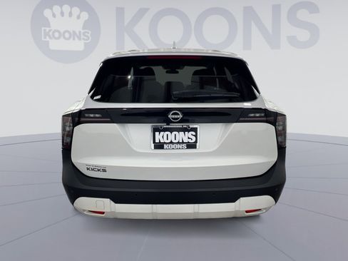 Used 2025 Nissan Kicks SV image 5