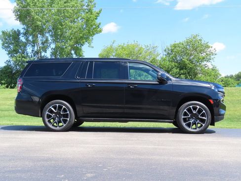 Certified 2024 Chevrolet Suburban RST w/ Luxury Package AWD/4WD image 2