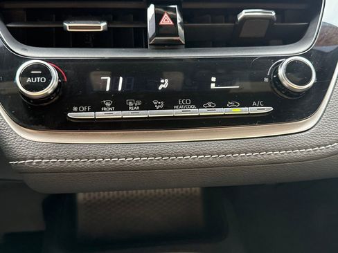 Used 2020 Toyota Corolla SE image 18