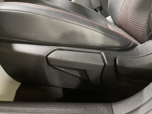 Used 2025 Nissan Kicks SR image 10