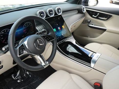 Used 2026 Mercedes-Benz GLC 300 image 2