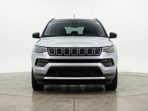 Used 2025 Jeep Compass Limited AWD/4WD image 2