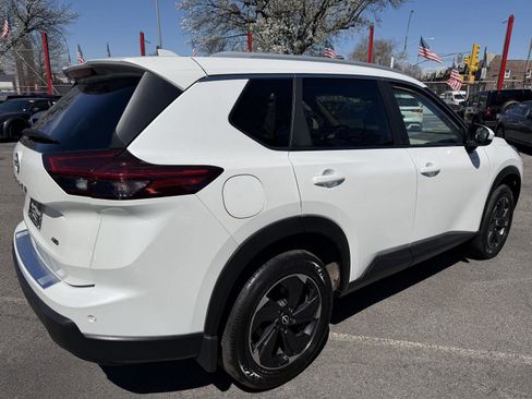 Used 2025 Nissan Rogue SV w/ SV Premium Package image 5