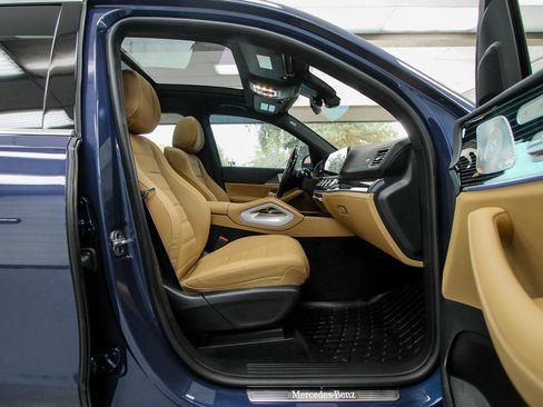 Used 2024 Mercedes-Benz GLS 580 4MATIC image 29