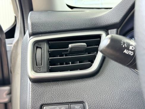 Used 2016 Nissan Rogue SV FWD image 35